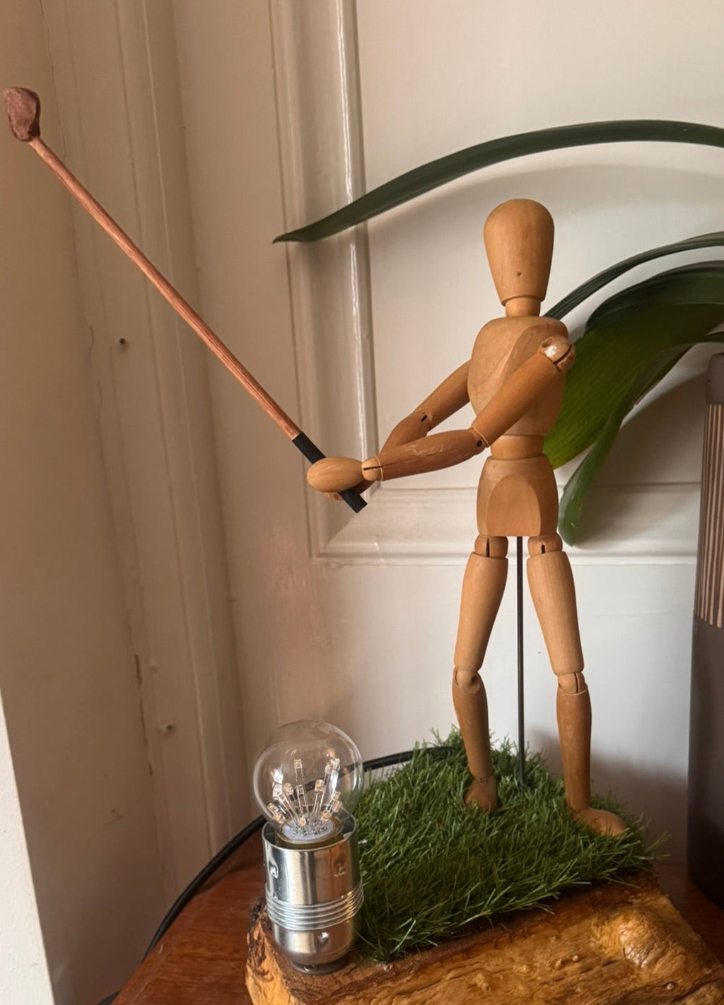 Wooden golfer lamp
