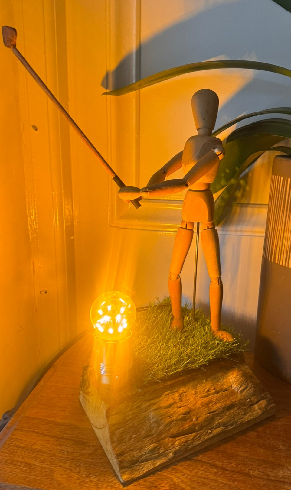 Wooden golfer lamp