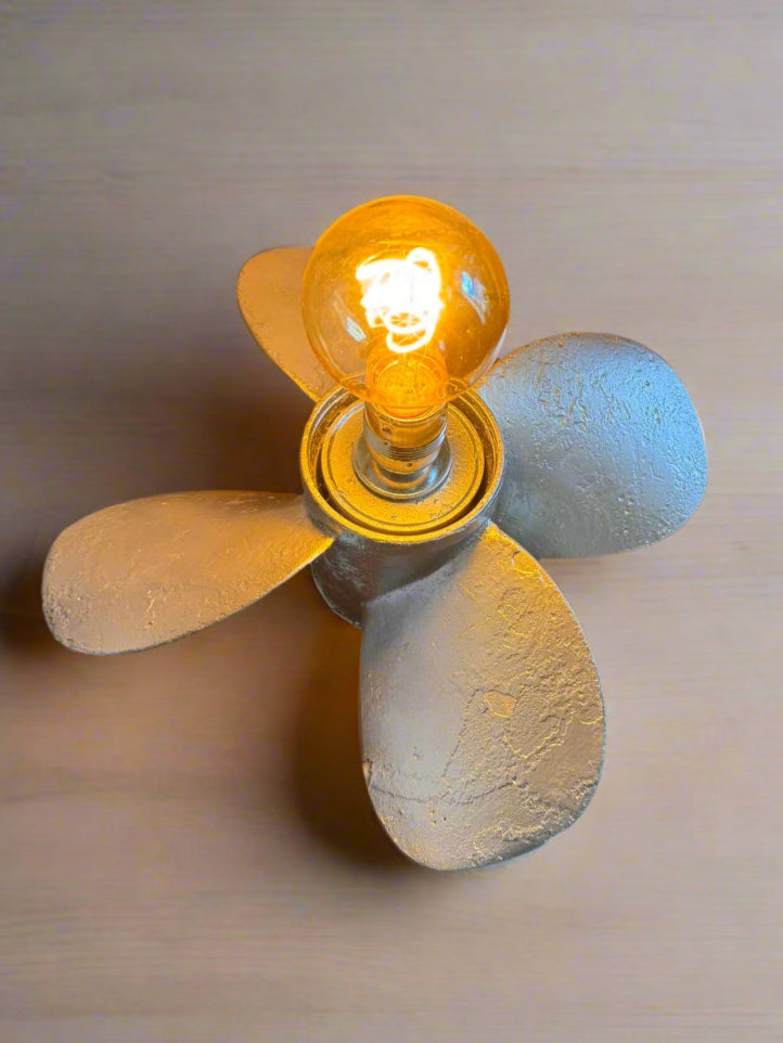 Propeller lamp