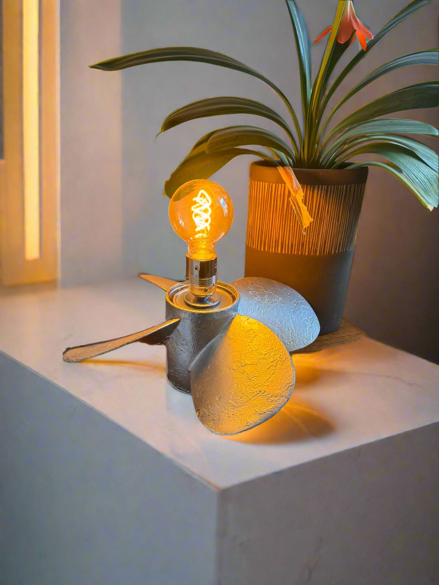 Propeller lamp